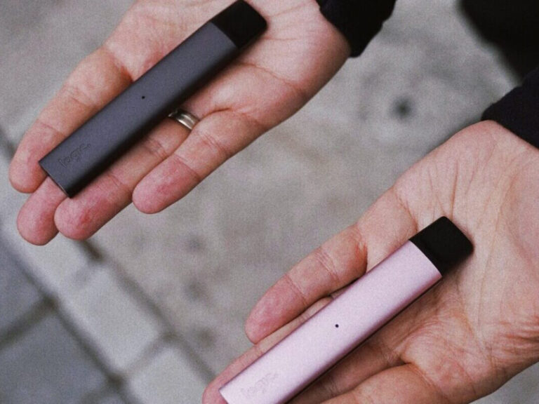 Image of pink and grey vapes